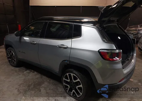 2018 Jeep Compass Limited 4X4 из США, поврежденный, VIN 3C4NJDCB4JT482046